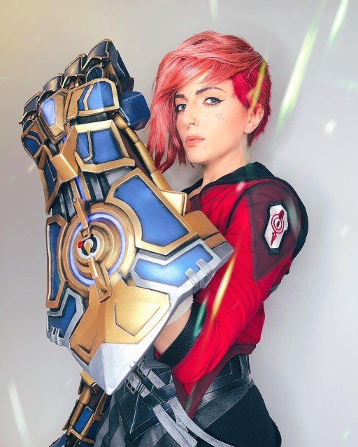 Vi - Arcane Costume and props made by meIn collaboration...