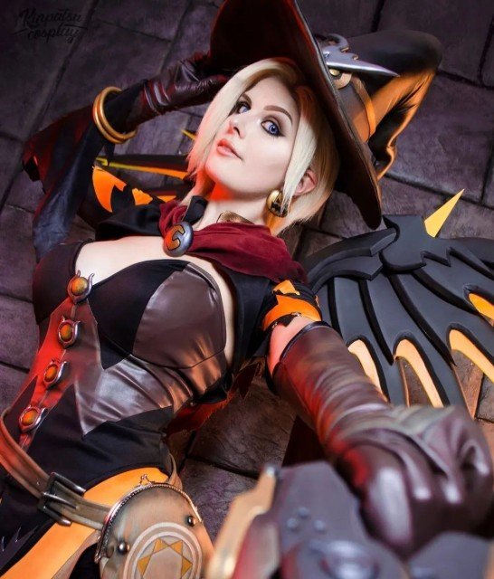 More witches for October! This time witch mercy from overwatch!...