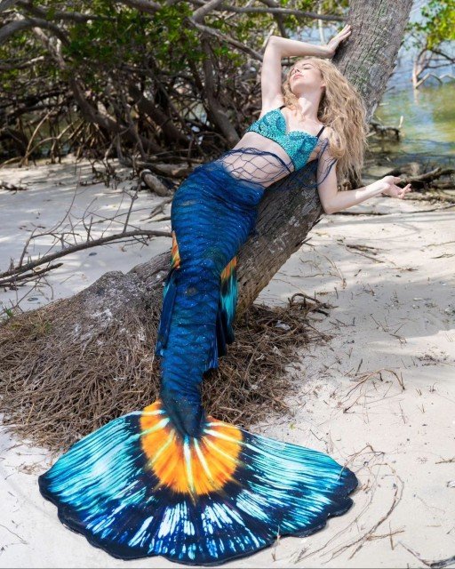 it's gonna be (mer)may 🧜‍♀️..#mermaid #mermaidtail #mermaiding #mermaidcostume #mermay #beach...